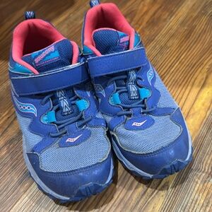 Girls Saucony sneakers size 2.5W - moderately worn